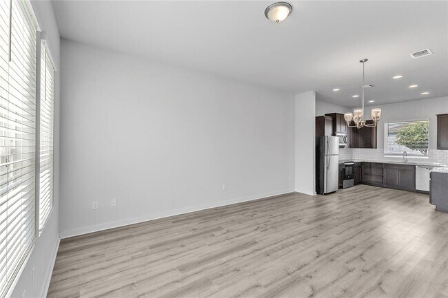 Building Photo - 1203 Showbox St