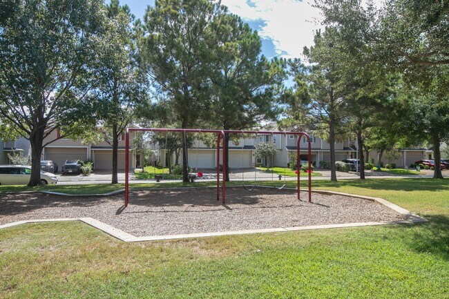 Building Photo - 25238 Finchgrove Ln
