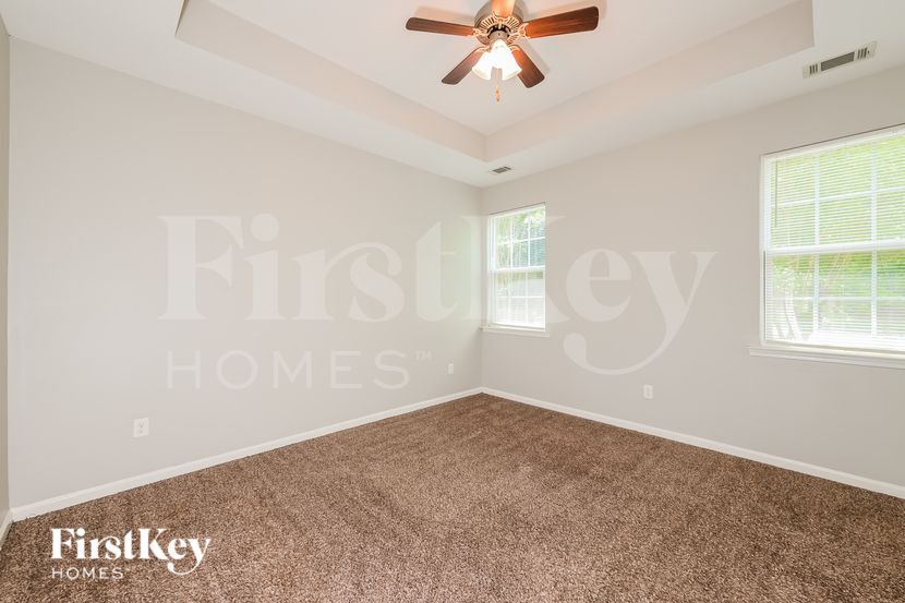 Building Photo - 975 Treymont Way SW