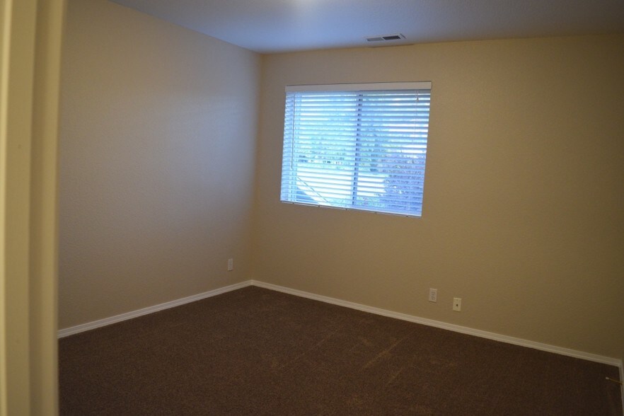 Building Photo - 310 Terry NE Ln