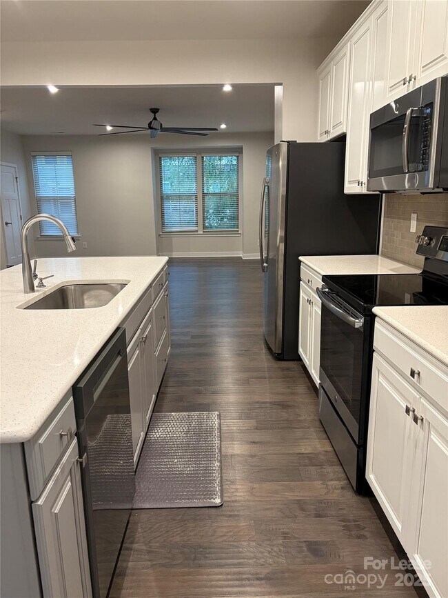 Building Photo - 1708 Town Oak Ln