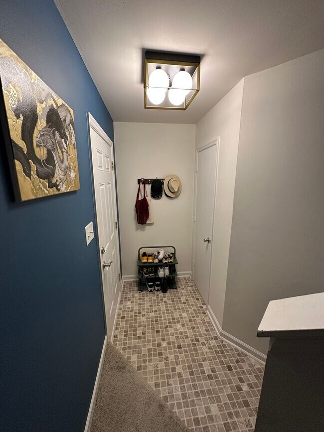 Building Photo - Charming 2-Bedroom Loft-Style Condo in a P...