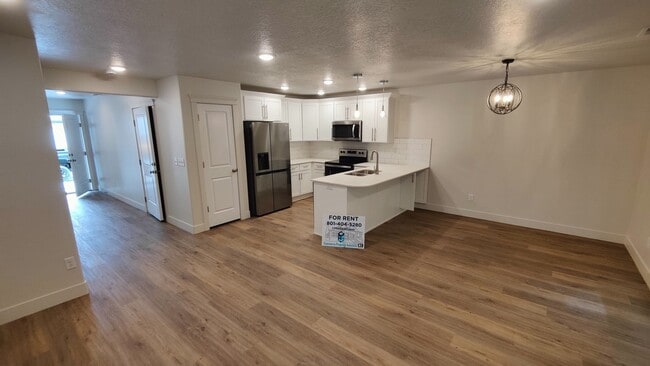 Building Photo - West Haven 3 bedroom Townhome for Rent!
