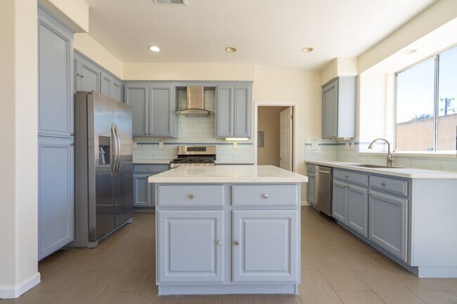 Building Photo - ***Exceptional 3BR/2.5BA Residence in Prime *** San Leandro Location