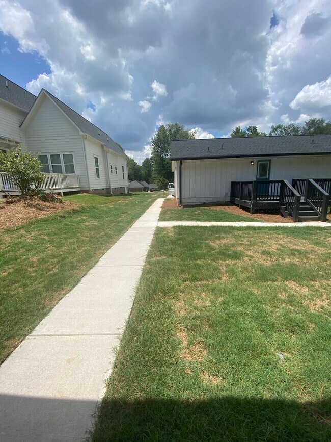 Building Photo - 255 Bailey St