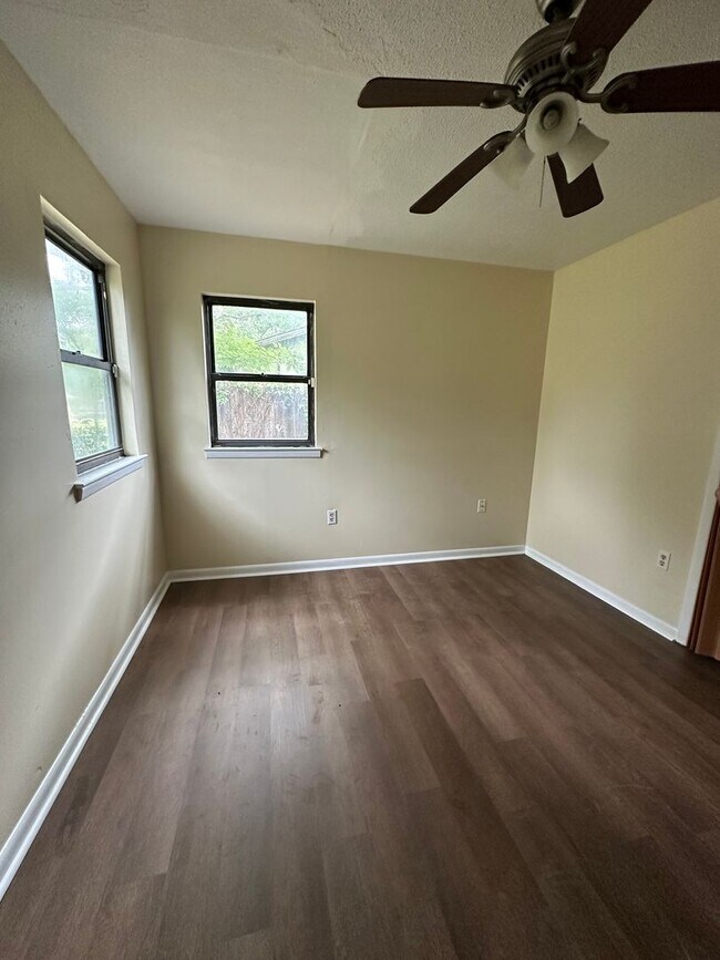 Building Photo - 3 Bedroom and 2 Bathroom home.
