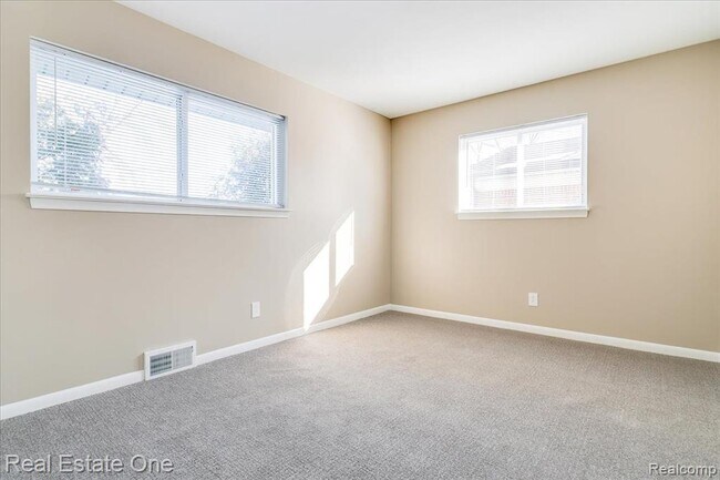Building Photo - 1811 Nakota Rd