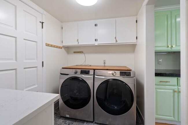 Building Photo - 13745 Cameo Ct