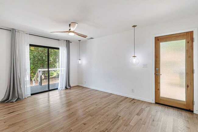 Building Photo - Beautiful 4-Bedroom 2-Bathroom Home
