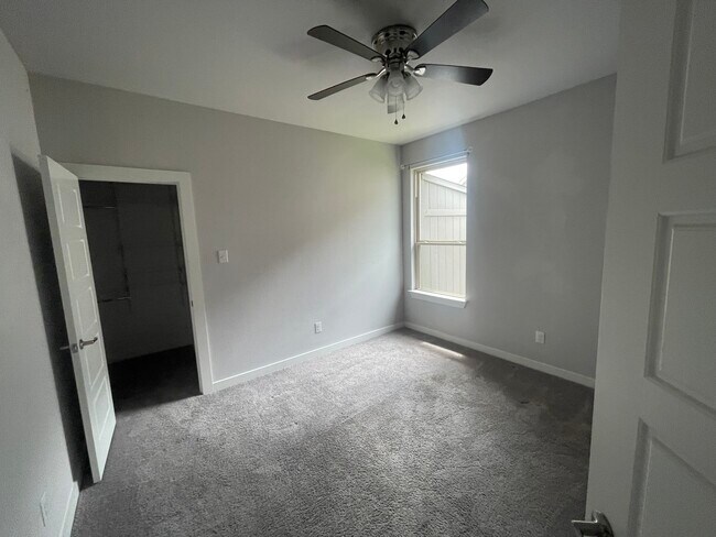 Building Photo - 413 McCoy Dr