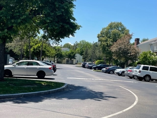 Building Photo - 10 Walden Dr