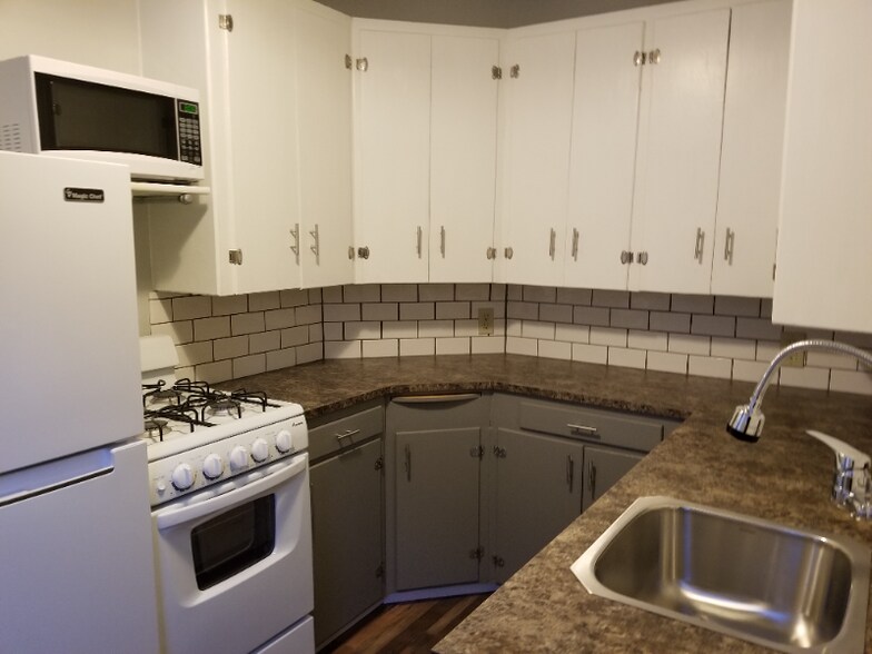 Building Photo - 220 E D St