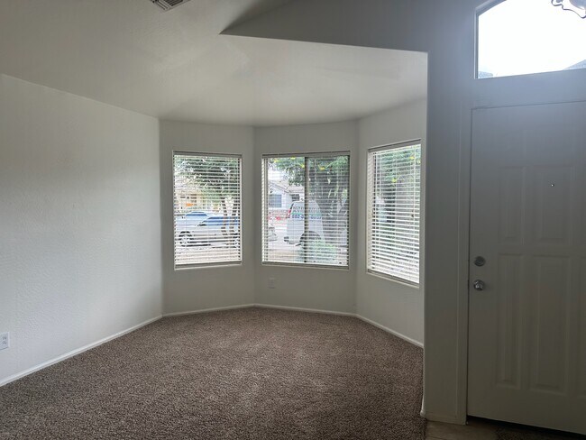 Building Photo - The Love Road House