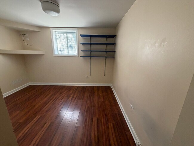 Building Photo - 101 N Cedar Ln