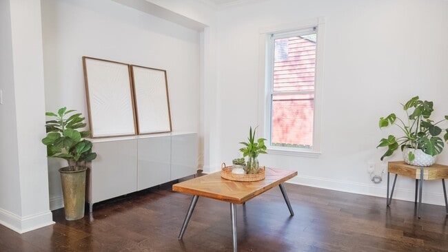 Building Photo - Spacious 4/3.5 w/ Master on Main and Fully...