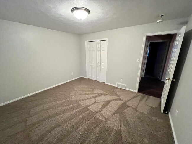 Building Photo - 4208 Willow Canyon Dr