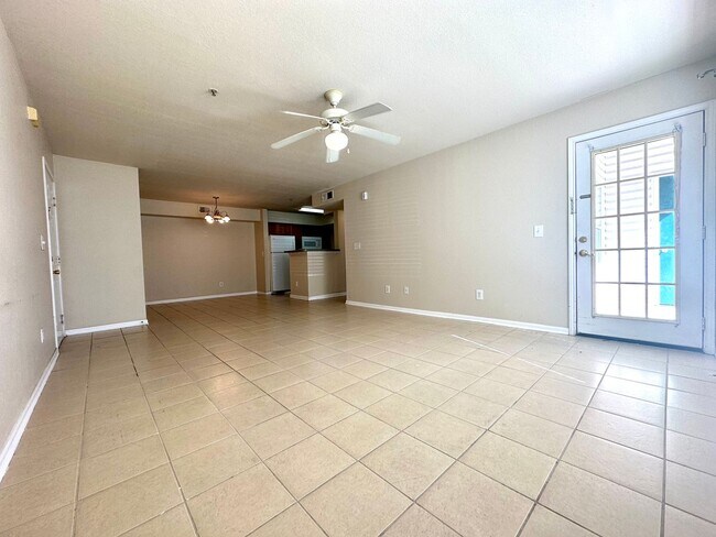 Building Photo - Spacious Ground Floor 3B/2B Unfurnished Condo Near the Beach in the Heart of Destin!