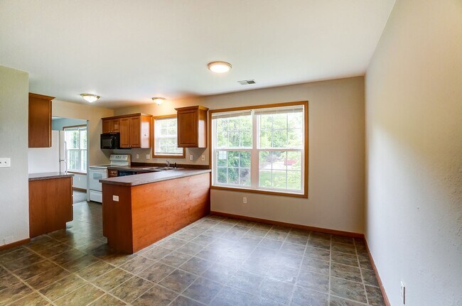 Building Photo - 1103 N Byrne Rd