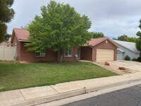 Building Photo - Nice 3 Bedroom 2 Bath Home with POOL and RV Parking