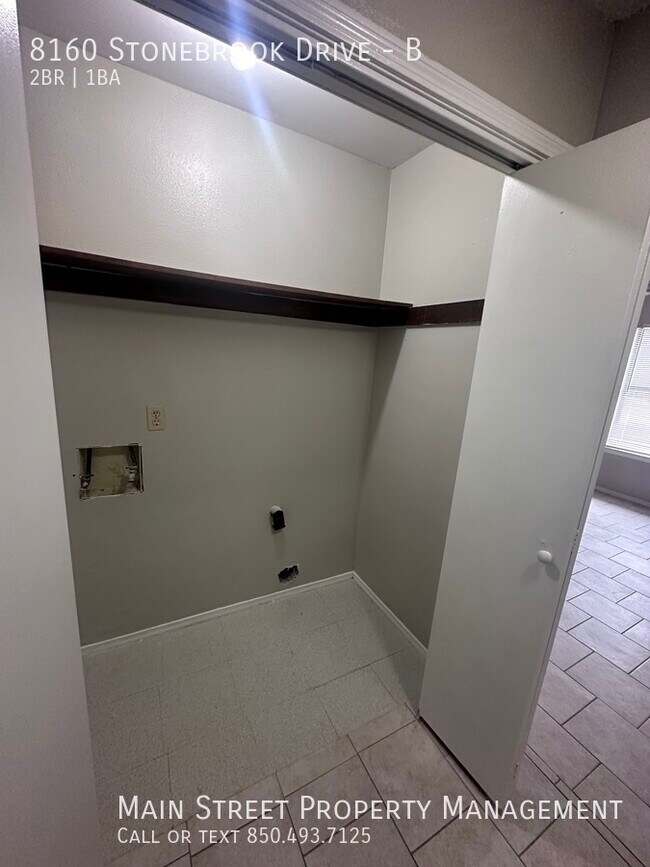 Building Photo - 8160 Stonebrook Drive #B