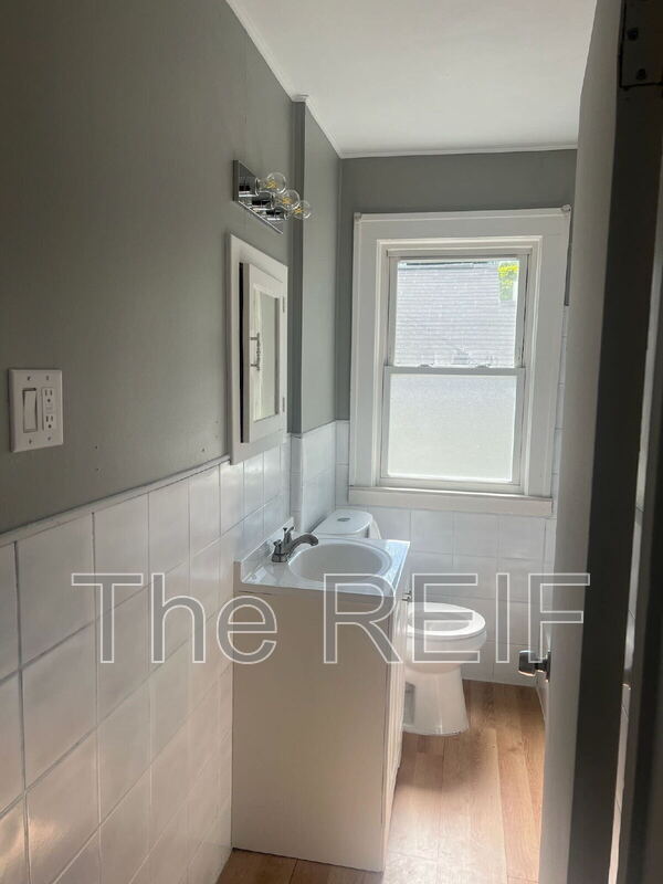 Building Photo - 7543 Lozier Ave