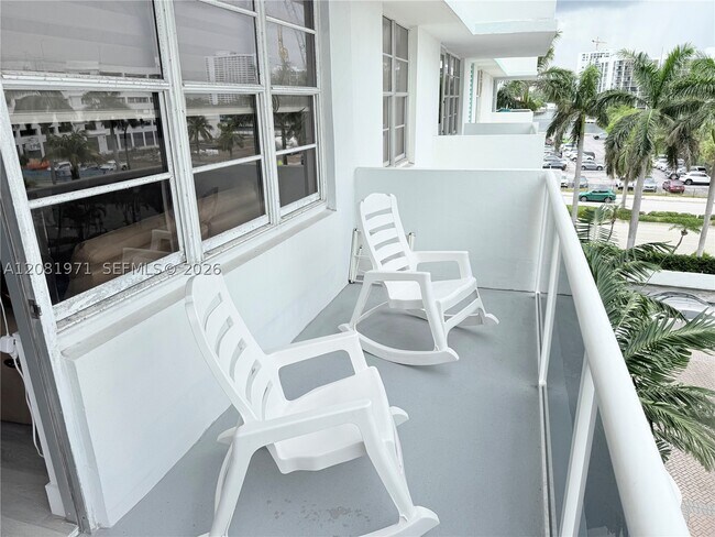 Building Photo - 3725 S Ocean Dr
