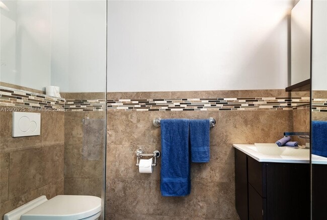 Building Photo - 2555 NE 202nd St