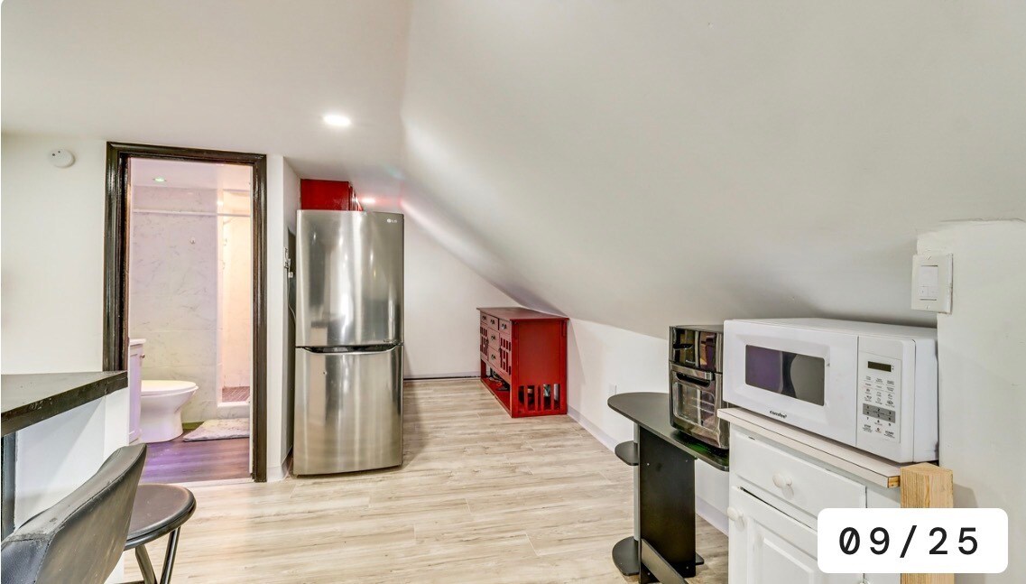 Building Photo - 1724 W Main St