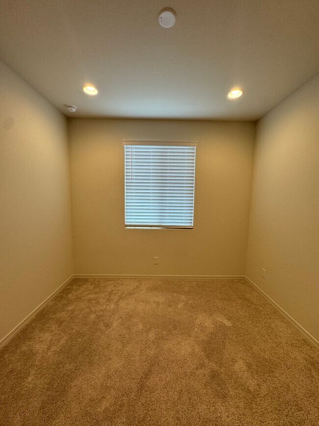 Building Photo - 17156 W Smoketree Dr