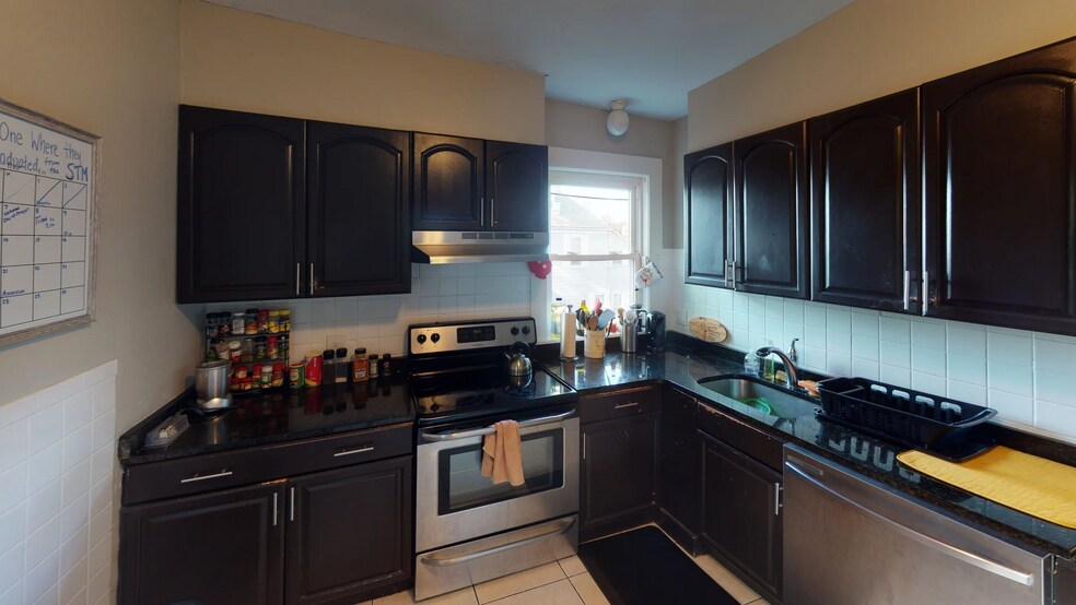 Building Photo - 73 Chestnut Hill Ave