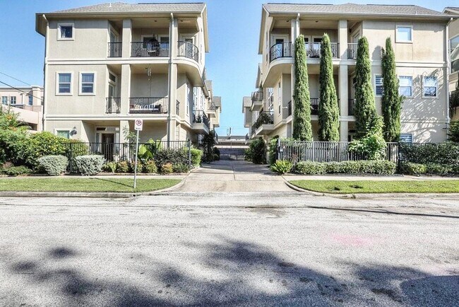 Building Photo - 910 Fowler St