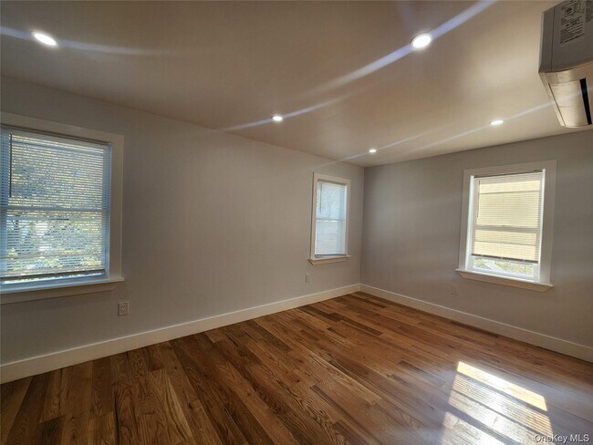 Building Photo - 330 Taylor Ave