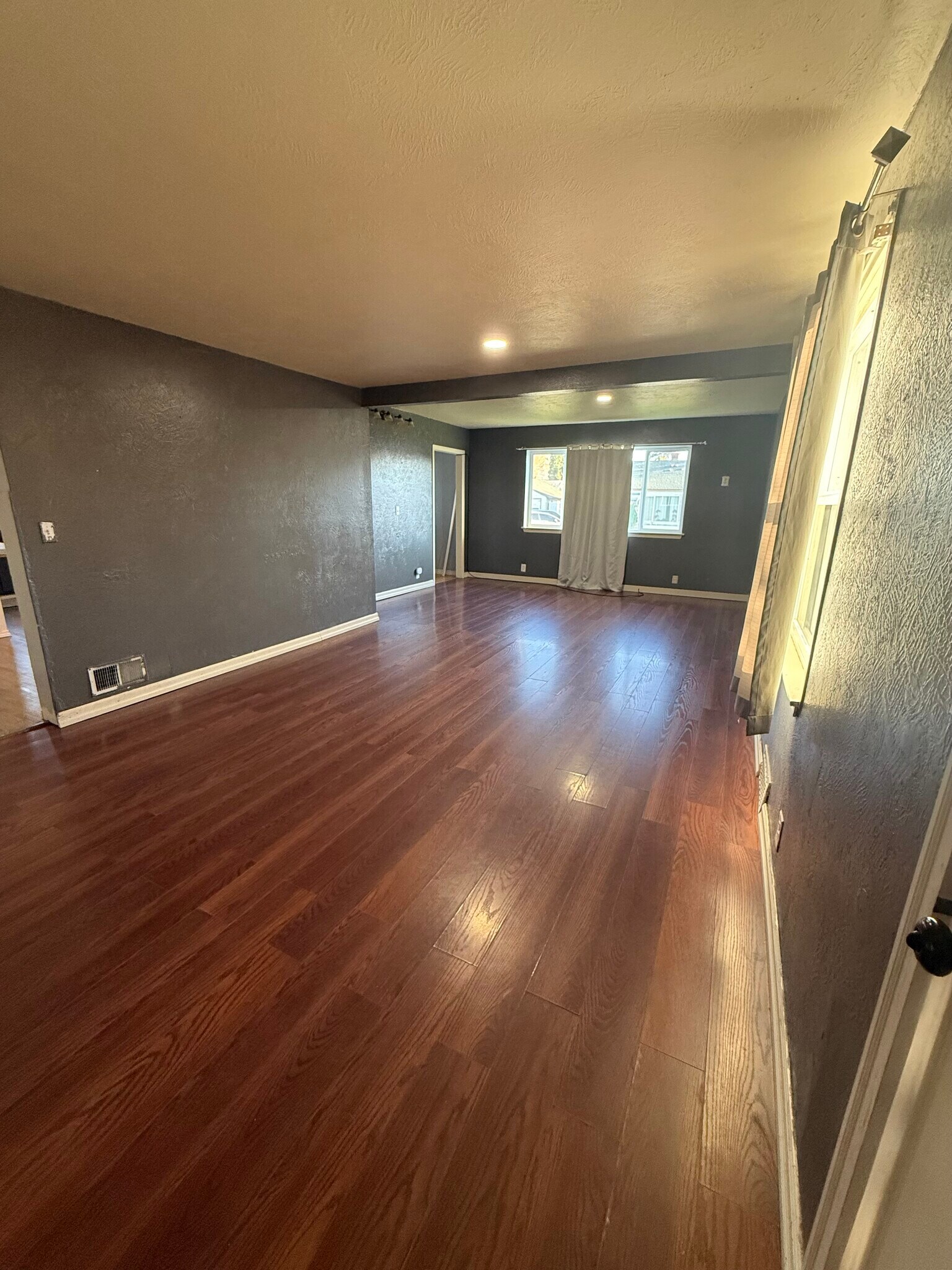 Building Photo - 1119 S 6th Ave