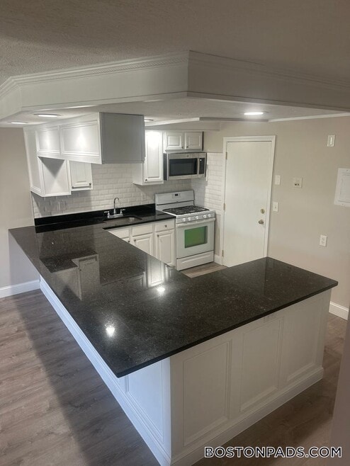 Building Photo - 13 Kenmar Dr