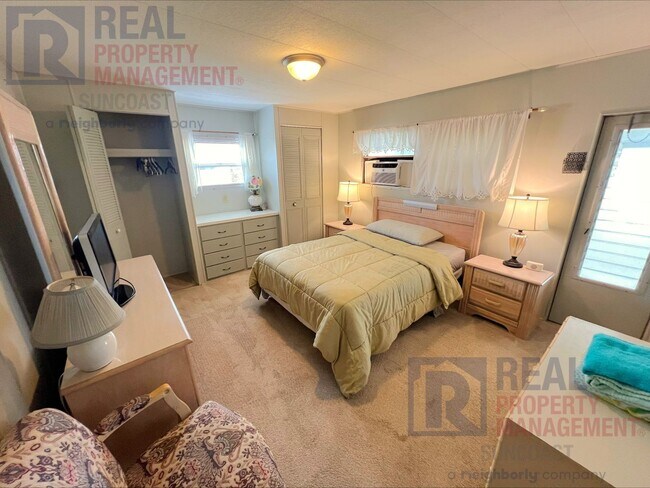 Building Photo - 1207 45th Ave E