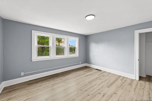 Building Photo - 11100 Thrush Ave
