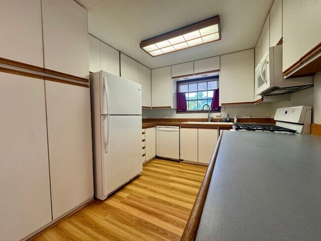 Building Photo - Single Family home in the the Olomana neig...