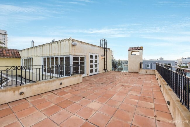 Building Photo - 2323 Hyde St