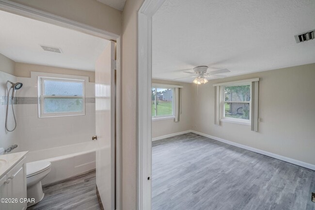 Building Photo - 4736 Sunset Dr