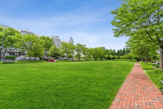 Building Photo - 15 Freedom Way-
