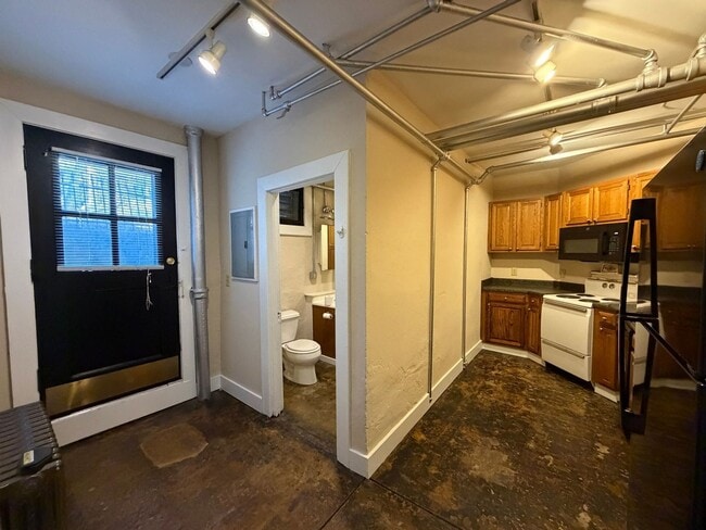 Building Photo - 1 BR Apt in Old SW; Utilities & Wi-Fi included!