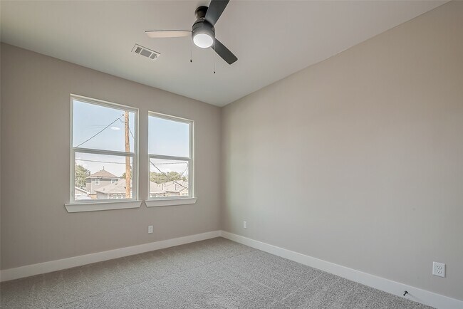 Building Photo - 8128 Chateau St