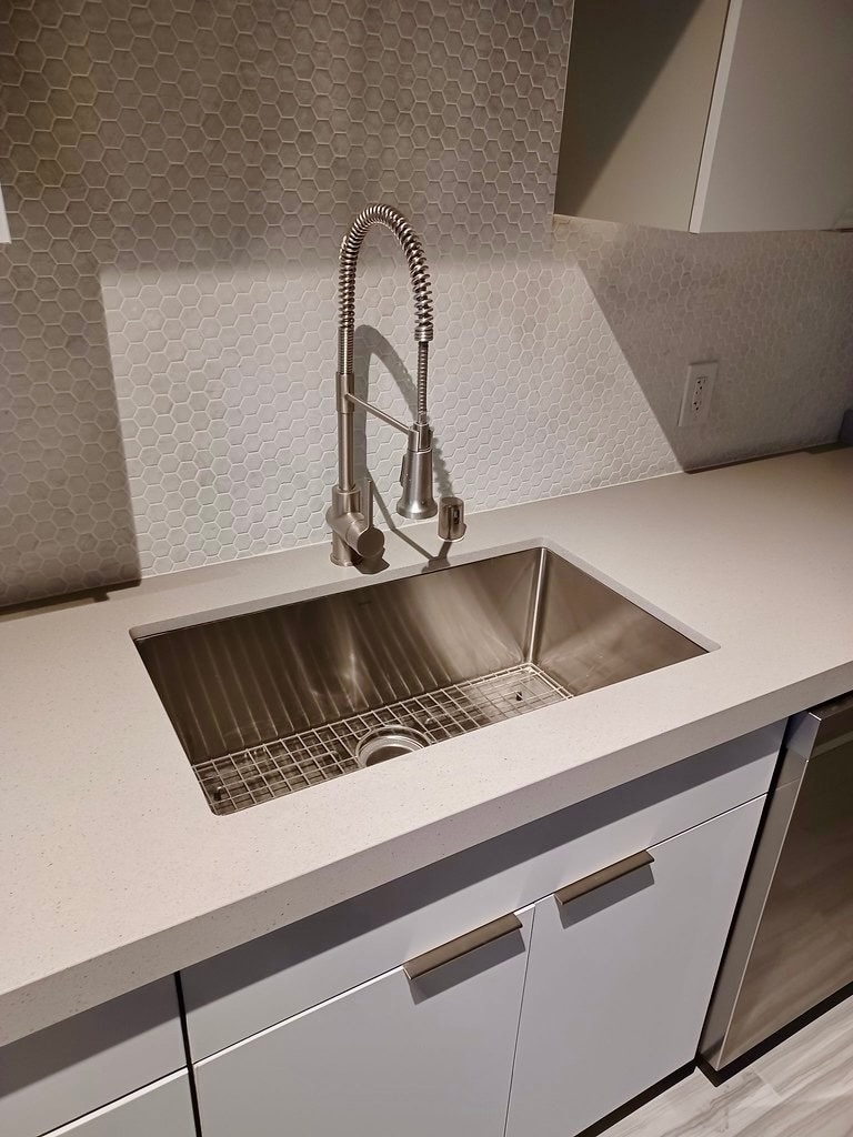 Building Photo - 353 E Bonneville Ave