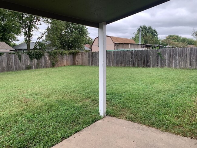 Building Photo - Well Maintained Home In Glenpool!