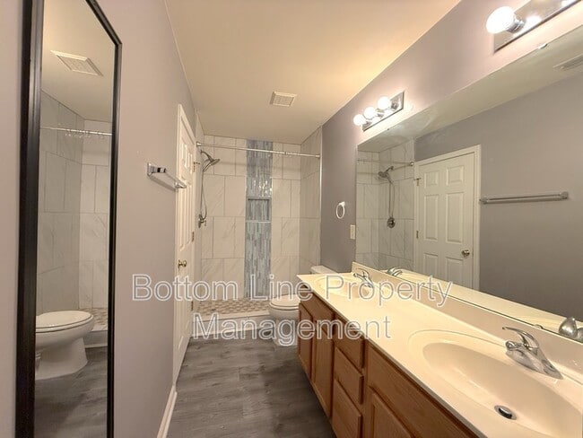 Building Photo - 224 Primrose Walk