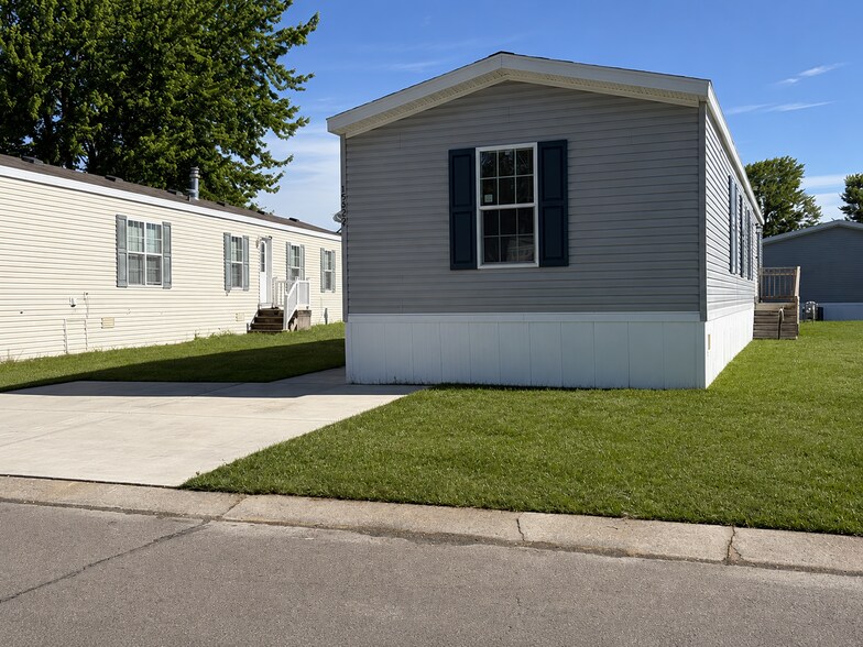 Building Photo - 15329 Danseur Dr