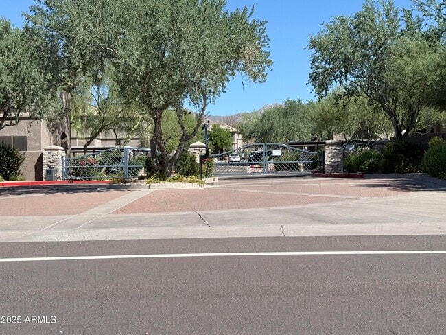 Building Photo - 11680 E Sahuaro Dr