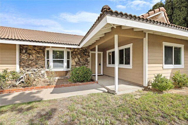 Building Photo - 1523 E Baldwin Ave