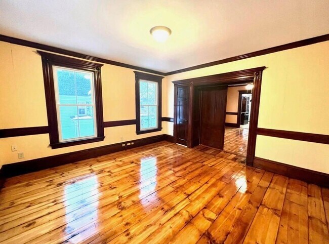 Building Photo - 53 Messer St