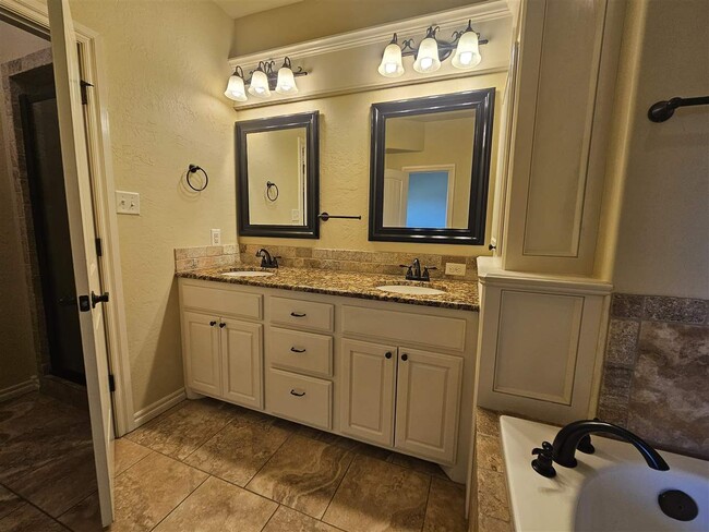 Building Photo - 1299 SW Deyo Landing Loop